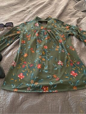NY Collection Olive Floral Keyhole A-Line Blouse
